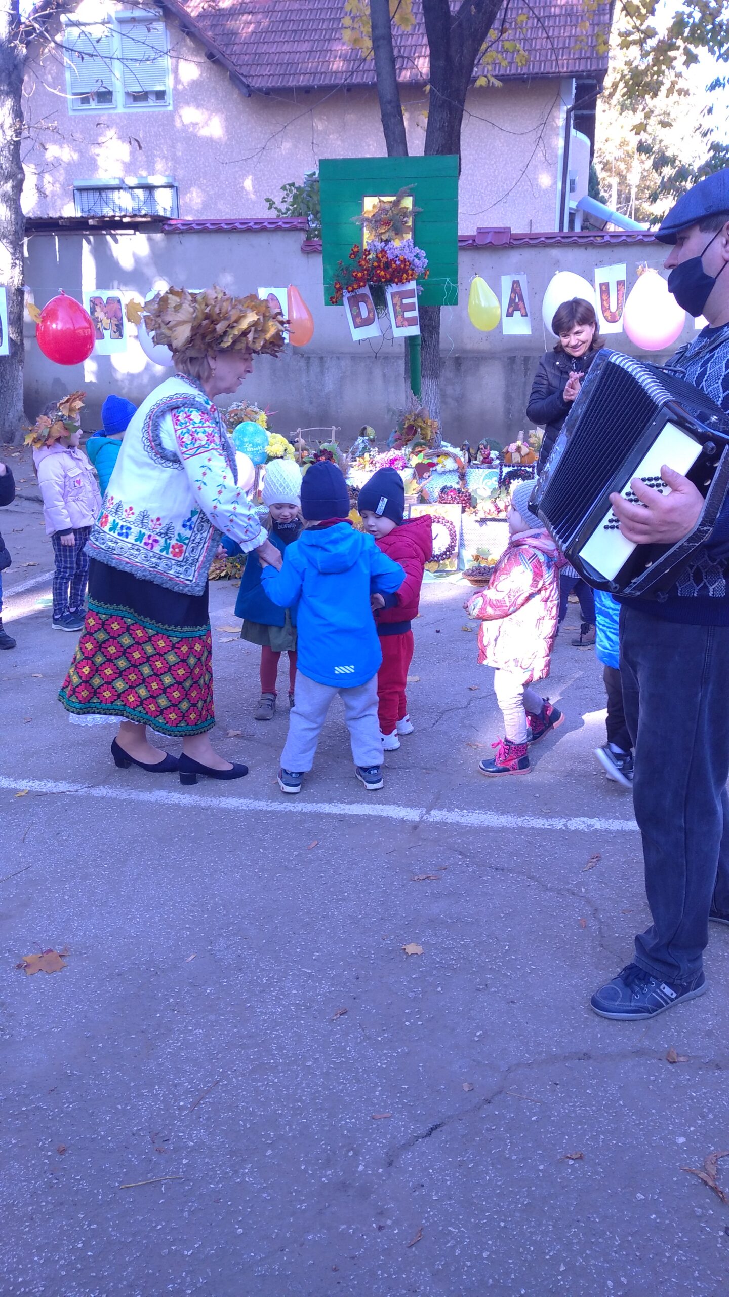 ”Toamnă harnică și de roade darnică”